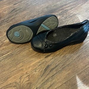 Women’s nonslip shoe
